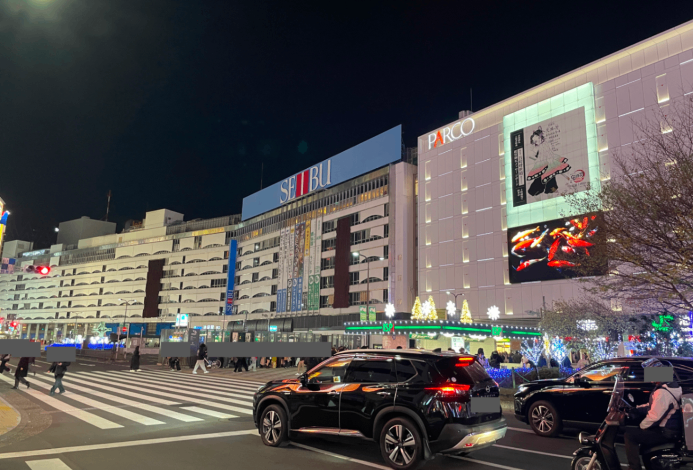 2025年冬頃から点灯しなくなったSEIBU看板。掛け替えも近いかと思われたが、今に至るまで着手されていない